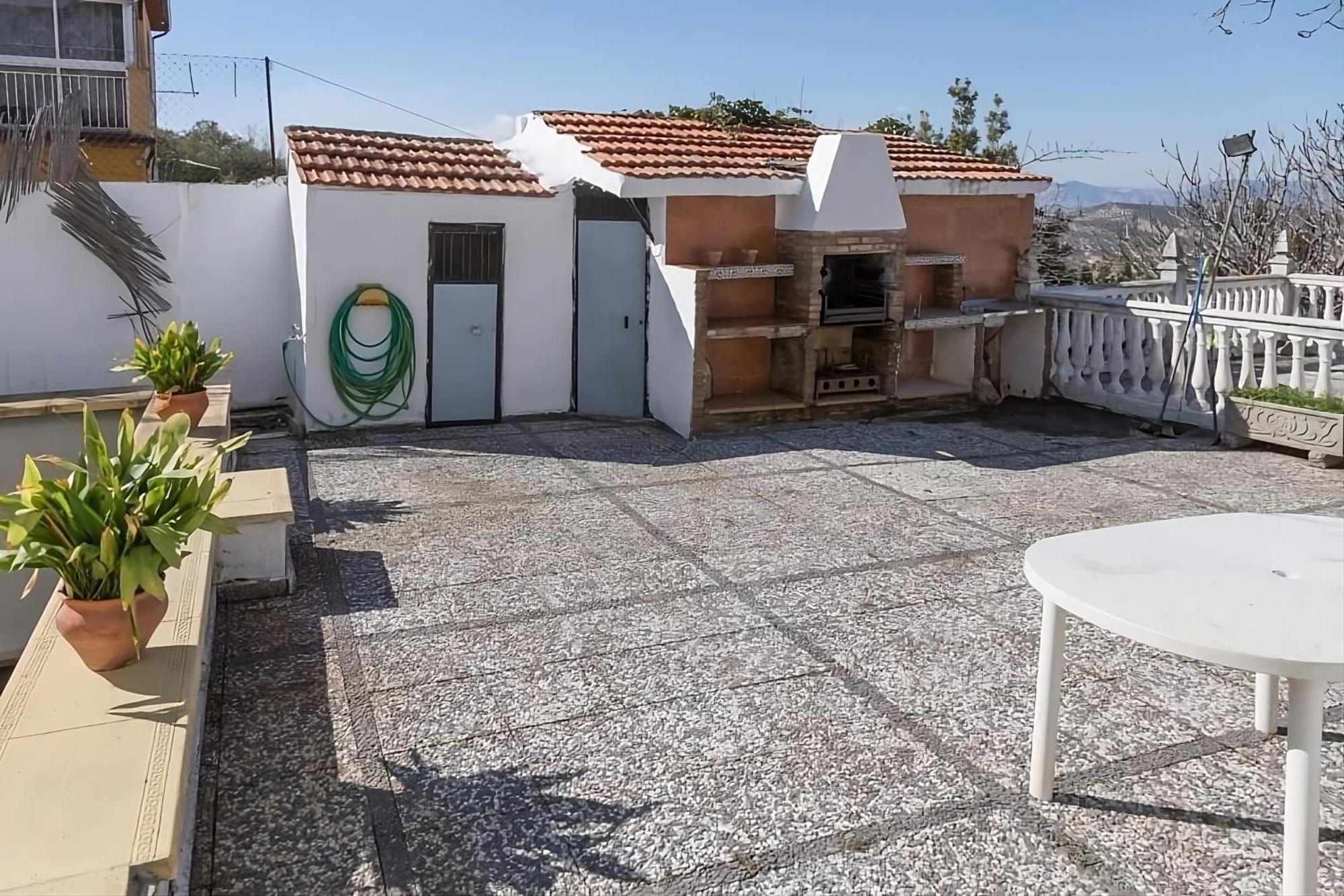 En Parque Natural Con Chimenea, Piscina Y Barbacoa En